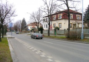 Jinonice, Karlštejnská ulice (Wikipedia)